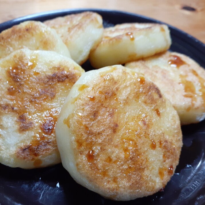 電子レンジで簡単!もっちりチーズ入りいも餅!